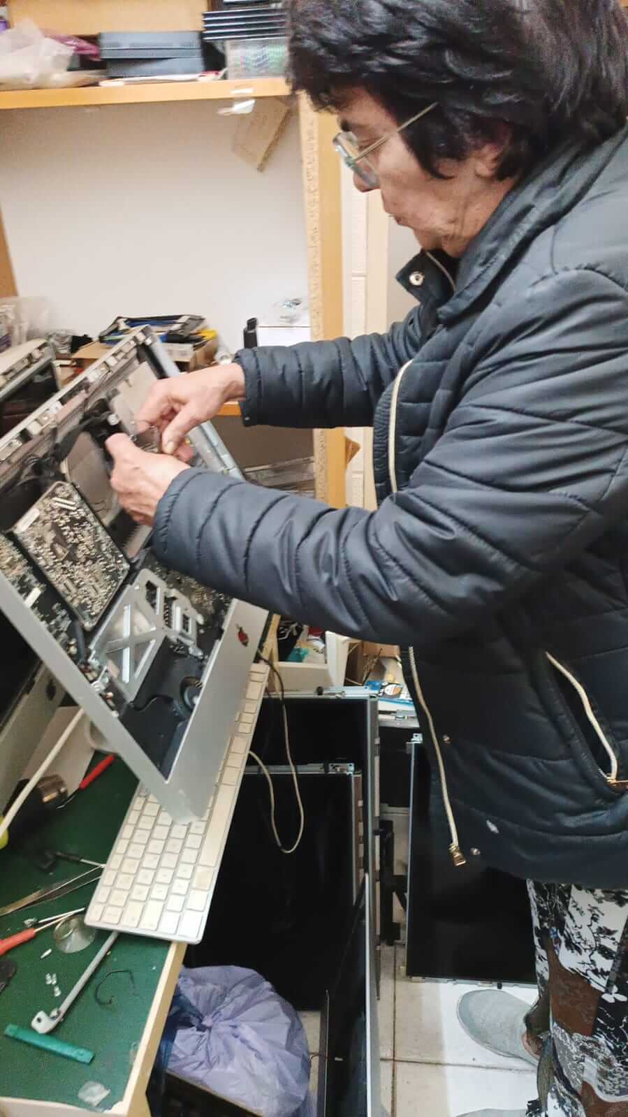 SENEDRAC, trabajo de reparaci&oacute;n en iMac